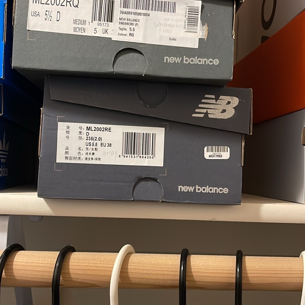 New in box New Balance 2002r bone, size 7 women or 5.5 men - Picture 6 of 7